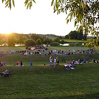 Fränkisch Swing am Main, in der Nähe der Flussmündung der Schwarzach